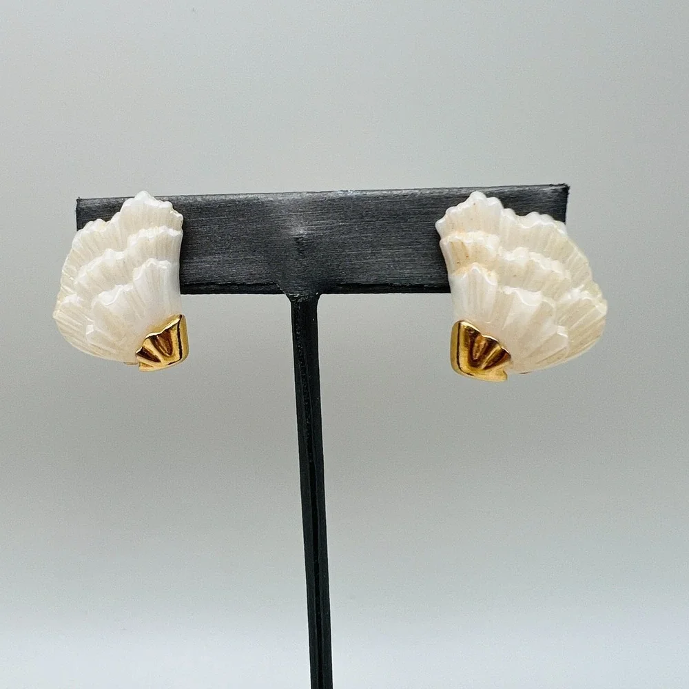 Vintage‎ Avon Fan Wave Earrings Pierced Faux Mother of Pearl Gold Highlights